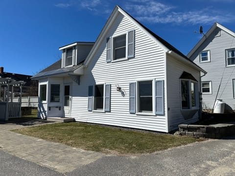 The Orr's Island Augustus Cottage-