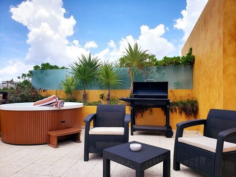 Private Rooftop with jacuzzi