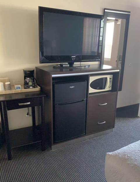 Classic Room, 1 Queen Bed, Accessible | Room amenity