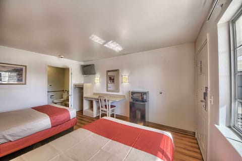 Laptop workspace, free WiFi, bed sheets