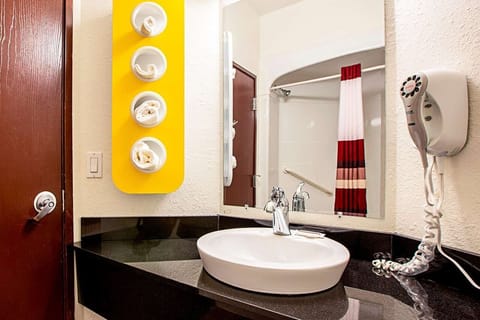 Standard Double or Twin Room, 2 Queen Beds, Non Smoking | Bathroom sink