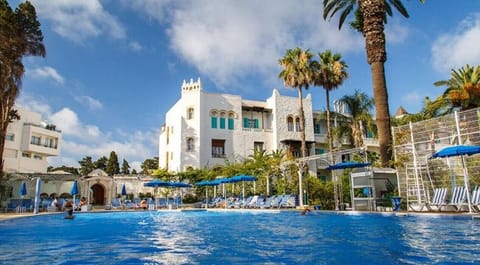 Seasonal outdoor pool, pool umbrellas, sun loungers
