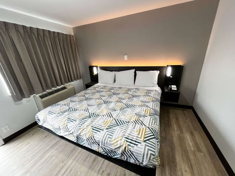 Desk, blackout drapes, WiFi (free), bed sheets