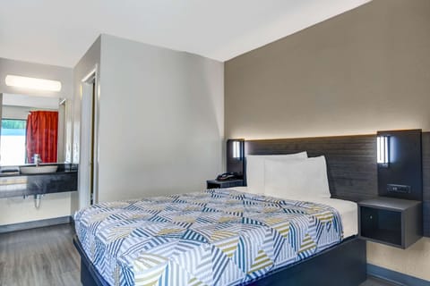 Free WiFi, bed sheets, alarm clocks