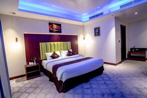 Executive Room | 1 bedroom, pillowtop beds, in-room safe, desk