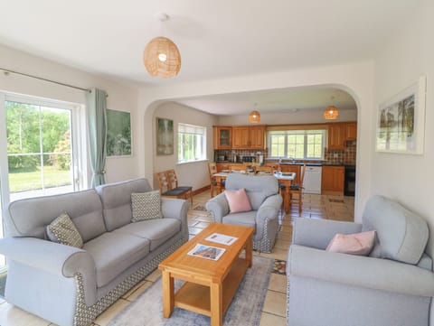 Cottage | Living area