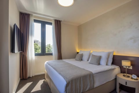 Superior Double Room | Hypo-allergenic bedding, minibar, in-room safe, desk