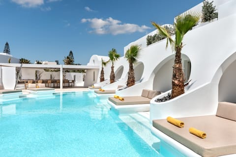 Luxury Swim Up Suite | Minibar, in-room safe, soundproofing, iron/ironing board