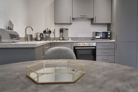 23 Waterside Place, Taunton - Host & Stay