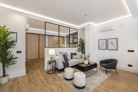 Exclusive Studio | Living area | Smart TV