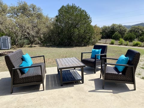 Owls Nest - Relaxation furniture to enjoy the views.