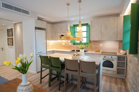 Superior Villa | Living area | Netflix, streaming services