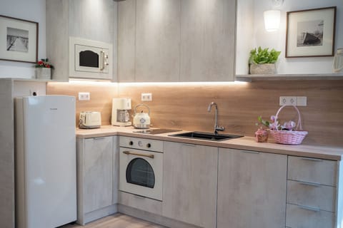 Standard Villa | Private kitchen | Fridge, microwave, oven, dishwasher