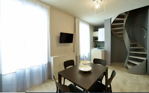 Deluxe Suite | Living area