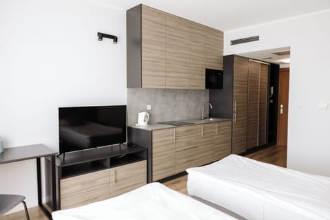 Standard Twin Room | Hypo-allergenic bedding, minibar, laptop workspace, soundproofing