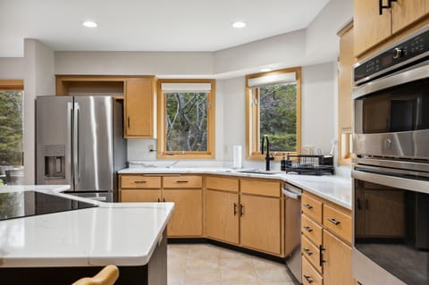 Contemporary kitchen with a full suite of appliances and plenty of cabinet space.