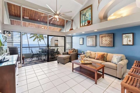 The ocean is calling from inside Hale Mahina B402..