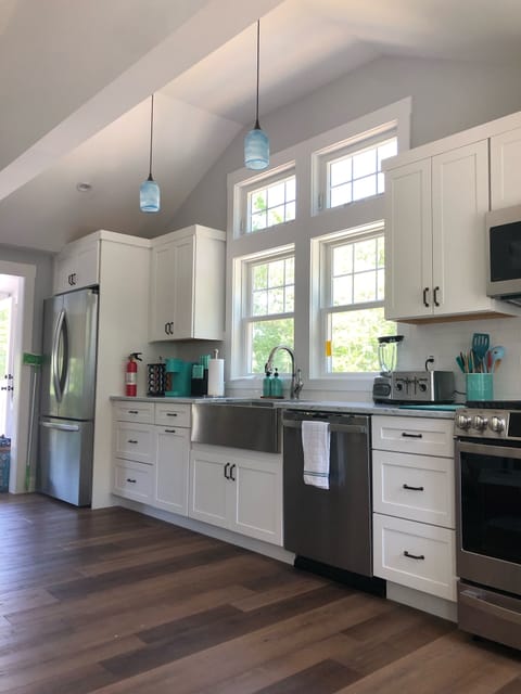 Easy kitchen layout and wonderful deep sink of your dream.