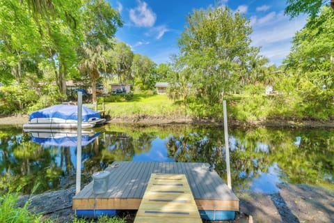 Inglis Vacation Rental | Studio | 1BA | 340 Sq Ft | Step-Free Access