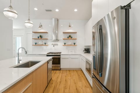 Main Level - Kitchen