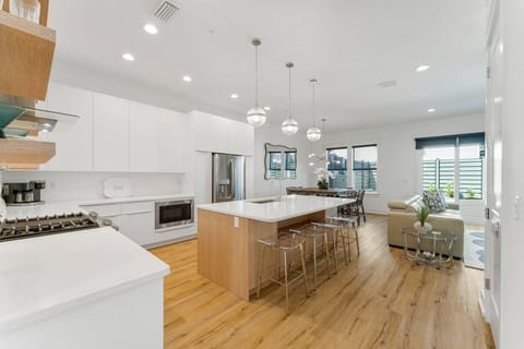 Main Level - Kitchen, Seats 4