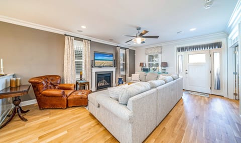 Living room area with lots of seating
