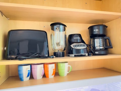 Kitchen - Keurig Coffee Machine, Classic Mr. Coffee, Smoothie Blender, Toaster.