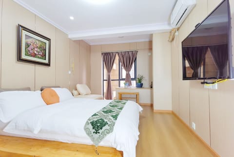 Business Single Room | Down comforters, laptop workspace, WiFi (free), bed sheets