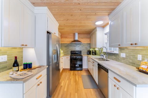 Fully equipped kitchen.