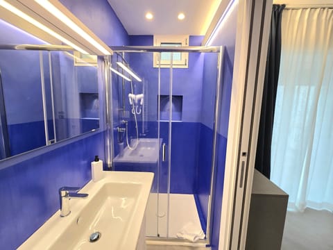 Basic Double Room | Bathroom