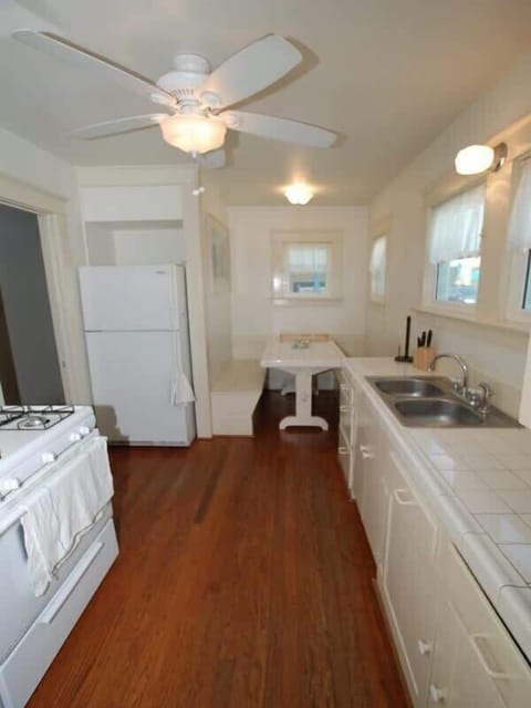 Kitchen & Additional dining