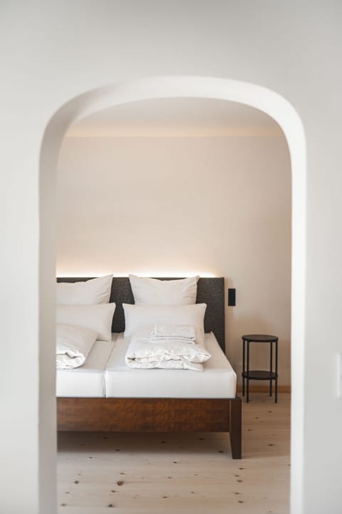 1 bedroom, premium bedding, minibar, in-room safe