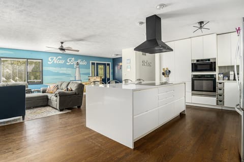 Large island with cooktop and seating for 4