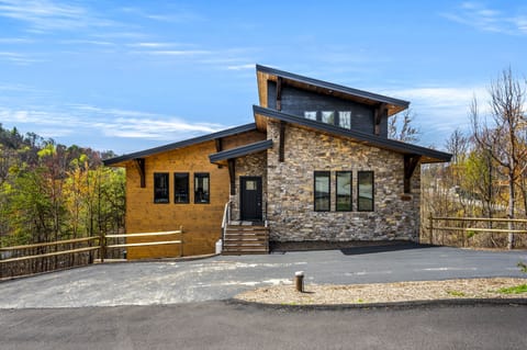 Majestic Overlook's exterior