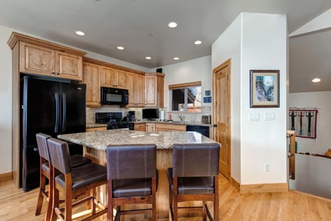 Kitchen island with seating for 4