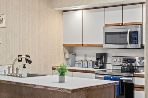 A well-equipped kitchen for any meal.