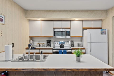 Coffee, toast, and more: this kitchen has it all.