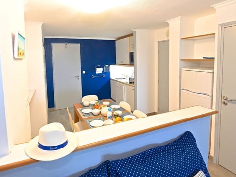Cabinetry, Furniture, Blue, Tableware, Table, Shelving, Interior Design, Wood, Building, Flooring