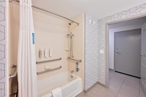 Combined shower/tub, designer toiletries, hair dryer, towels