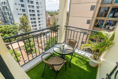 Deluxe Apartment | Balcony
