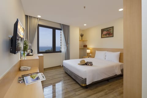 Deluxe Double Room, Partial Ocean View | Desk, free WiFi, bed sheets