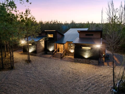 Front of cabin, plenty of driveway space