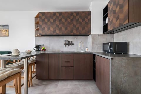 Fully equipped kitchenette. 