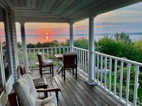 Stunning sunrise & sunset views