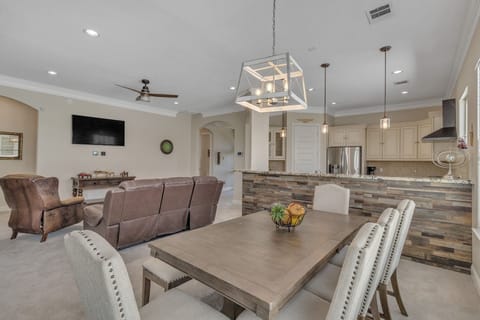 House, 4 Bedrooms | Dining