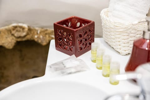 Camera Deluxe Matrimoniale, Venere | Bathroom | Shower, free toiletries, hair dryer, bidet