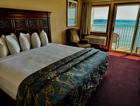 In-room safe, soundproofing, iron/ironing board, free WiFi