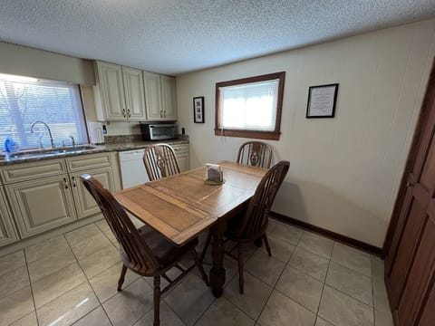 Pappaw's Pad 1 Table extended