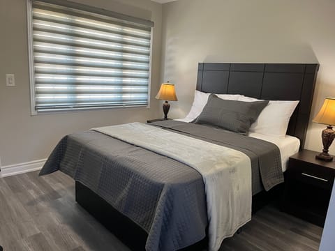Room, 1 Queen Bed | Soundproofing, free WiFi, bed sheets