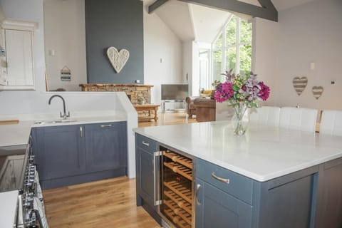 Kitchen with range cooker, sink and kitchen island